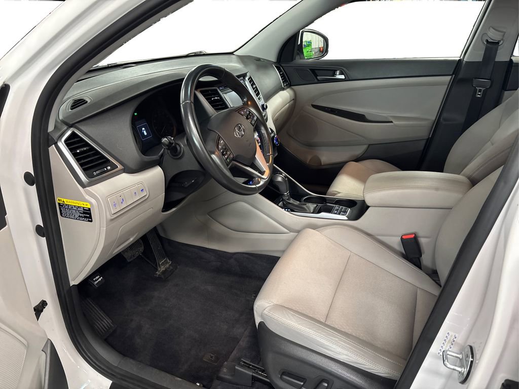 Used 2017 Hyundai Tucson Sport image 9