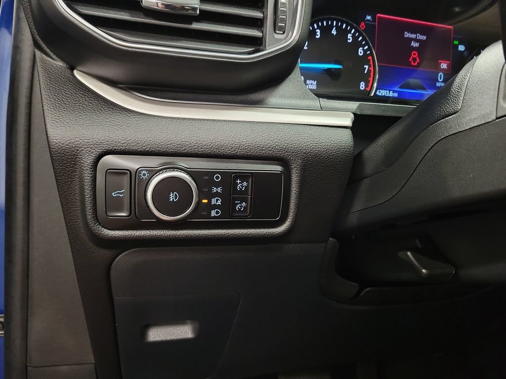 Used 2023 Ford Explorer XLT w/ Equipment Group 202A AWD/4WD image 26