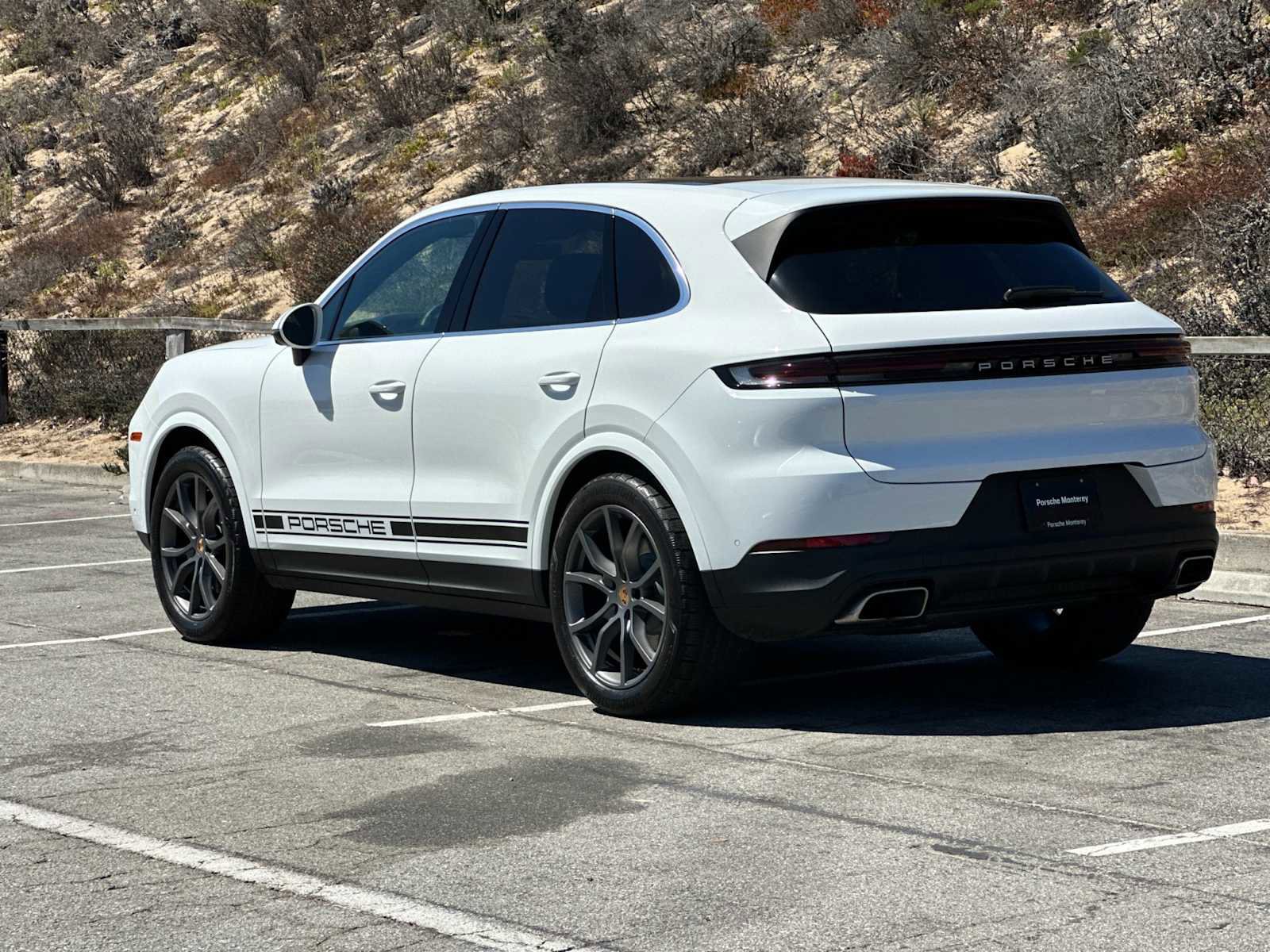 Used 2025 Porsche Cayenne AWD/4WD image 3