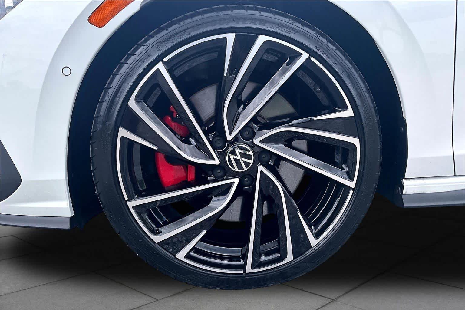 Used 2024 Volkswagen GTI Autobahn FWD image 9