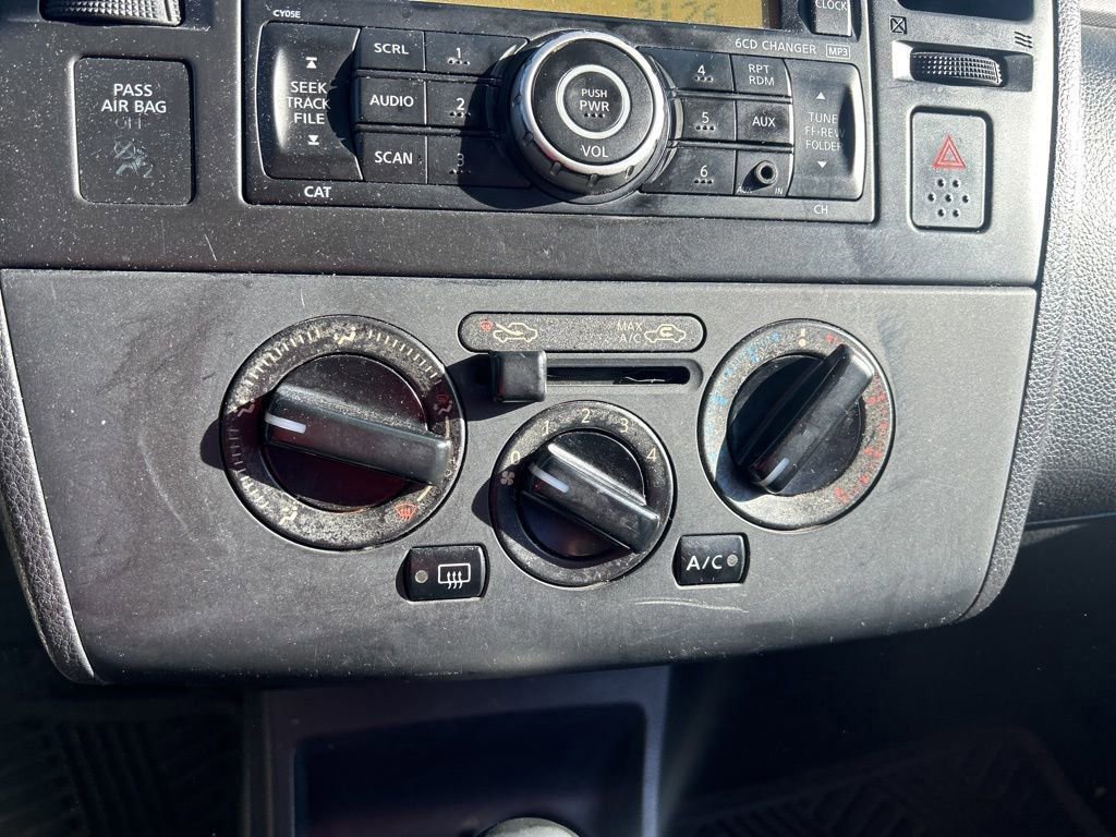 Used 2009 Nissan Versa SL image 25