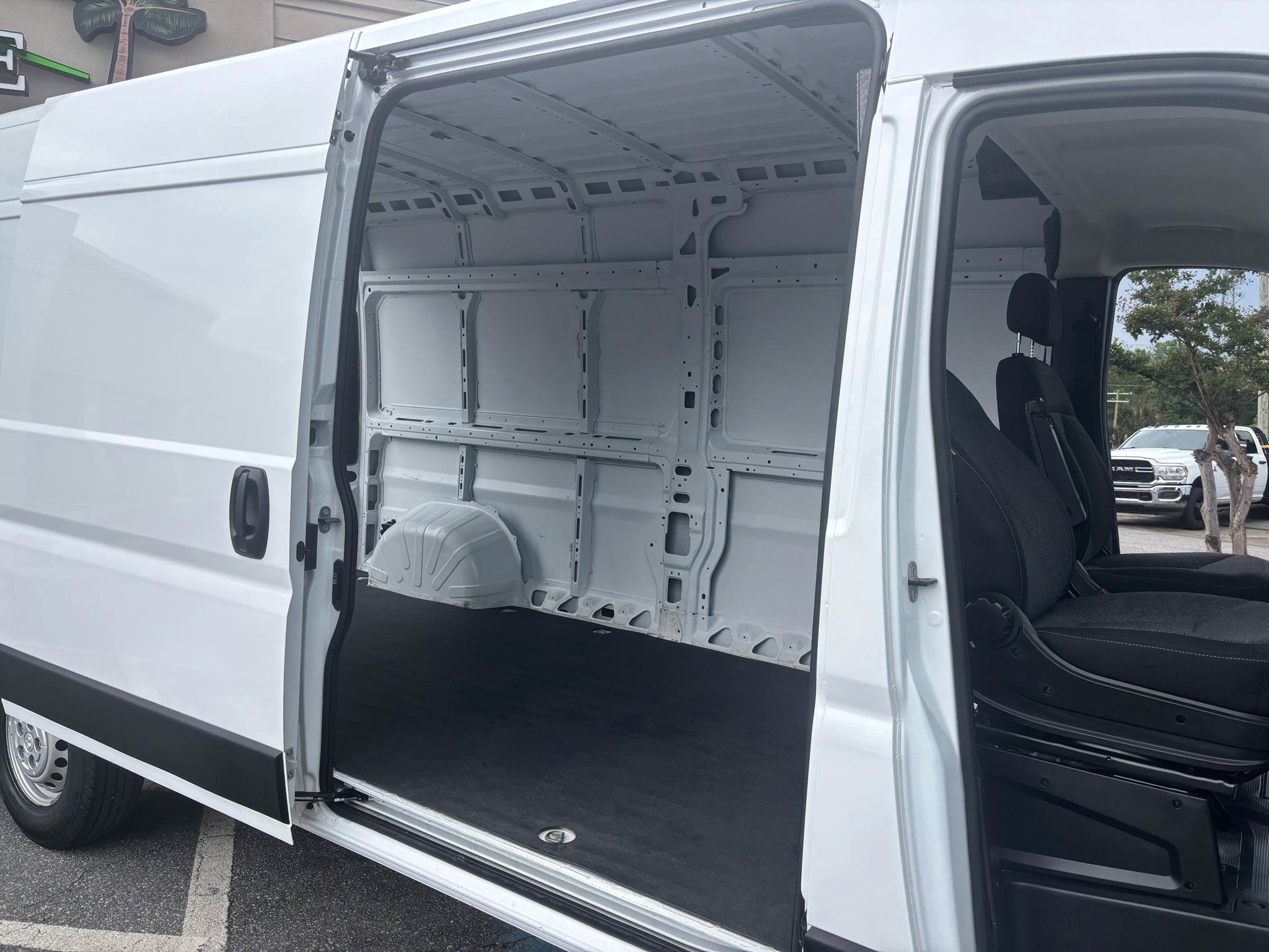 Used 2024 RAM ProMaster 2500 w/ Convenience Group FWD image 42
