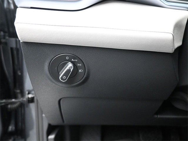 Used 2025 Volkswagen Taos SE w/ Panoramic Sunroof Package image 21