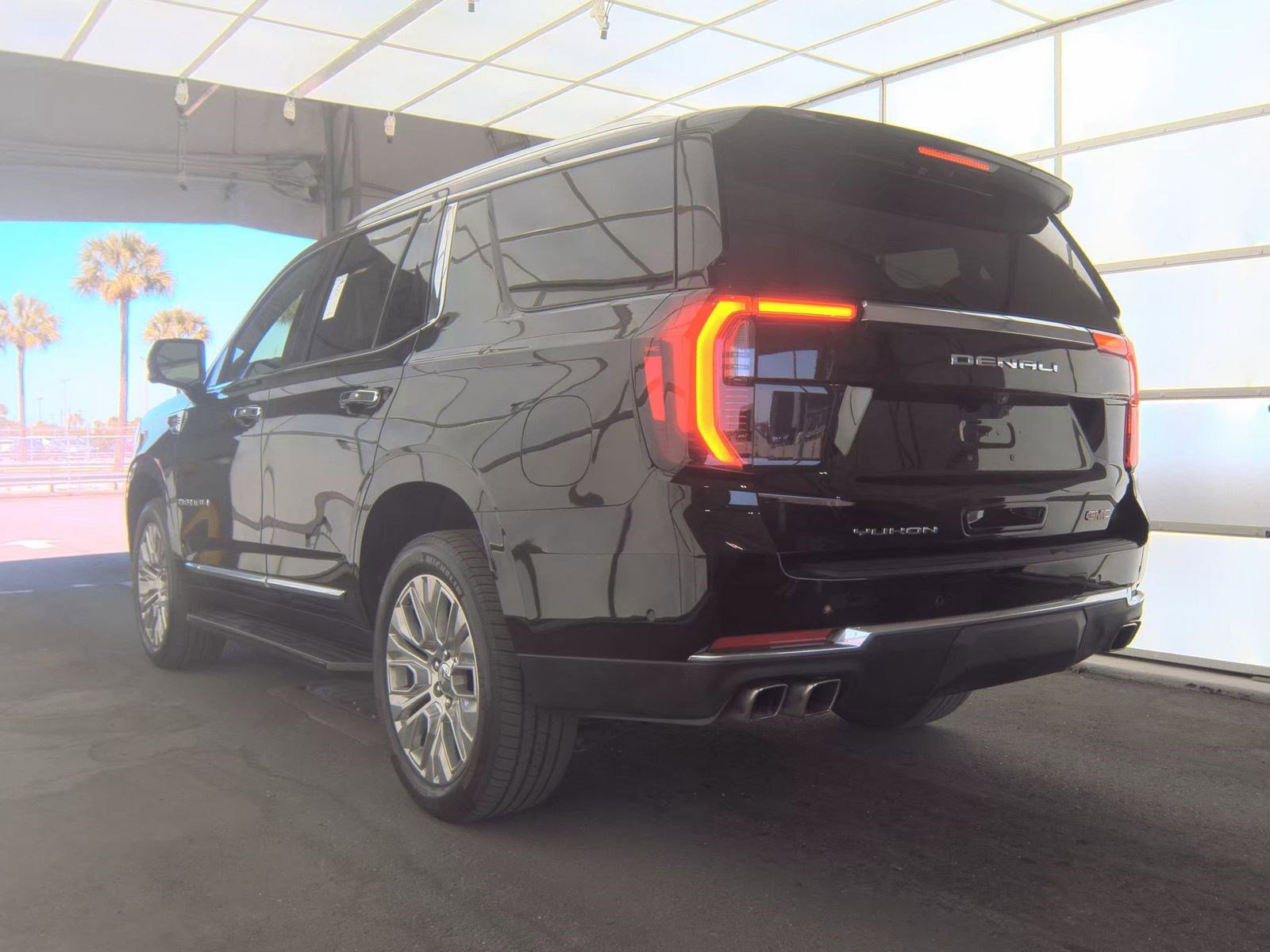 Used 2025 GMC Yukon Denali AWD/4WD image 6