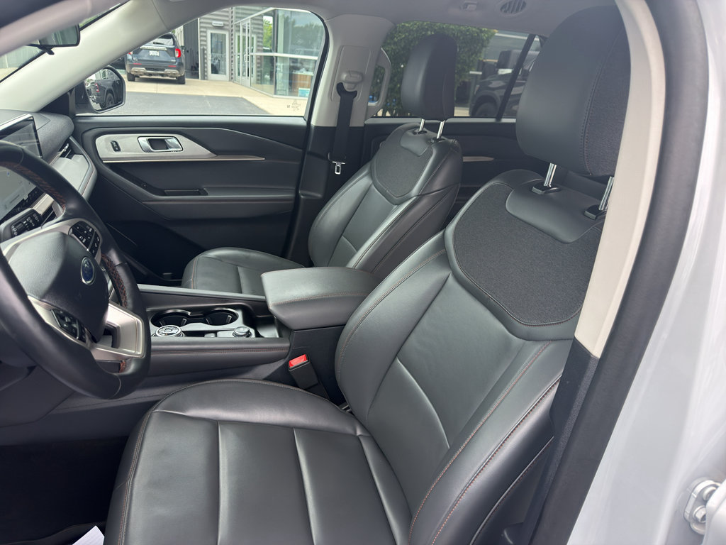 Used 2025 Ford Explorer Active w/ Active Comfort Package AWD/4WD image 14