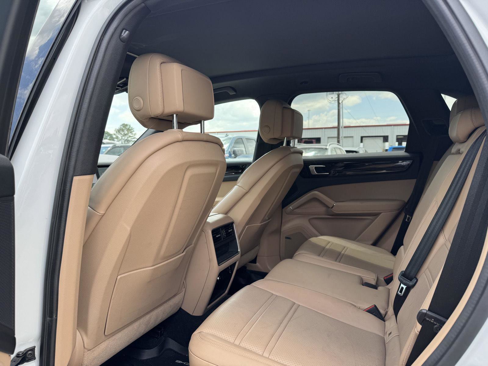 Used 2020 Porsche Cayenne AWD/4WD image 16
