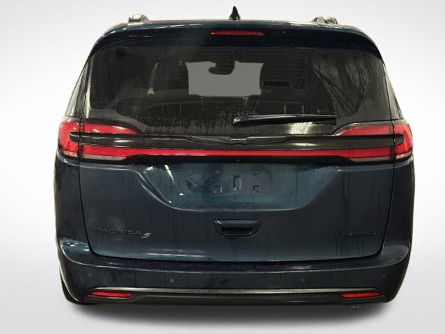 Certified 2025 Chrysler Pacifica Limited image 8