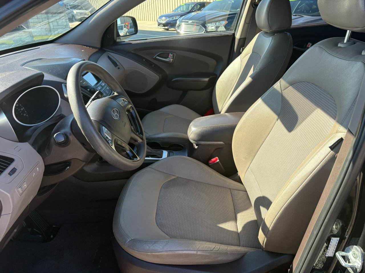Used 2015 Hyundai Tucson GLS w/ Option Group 02 FWD image 8