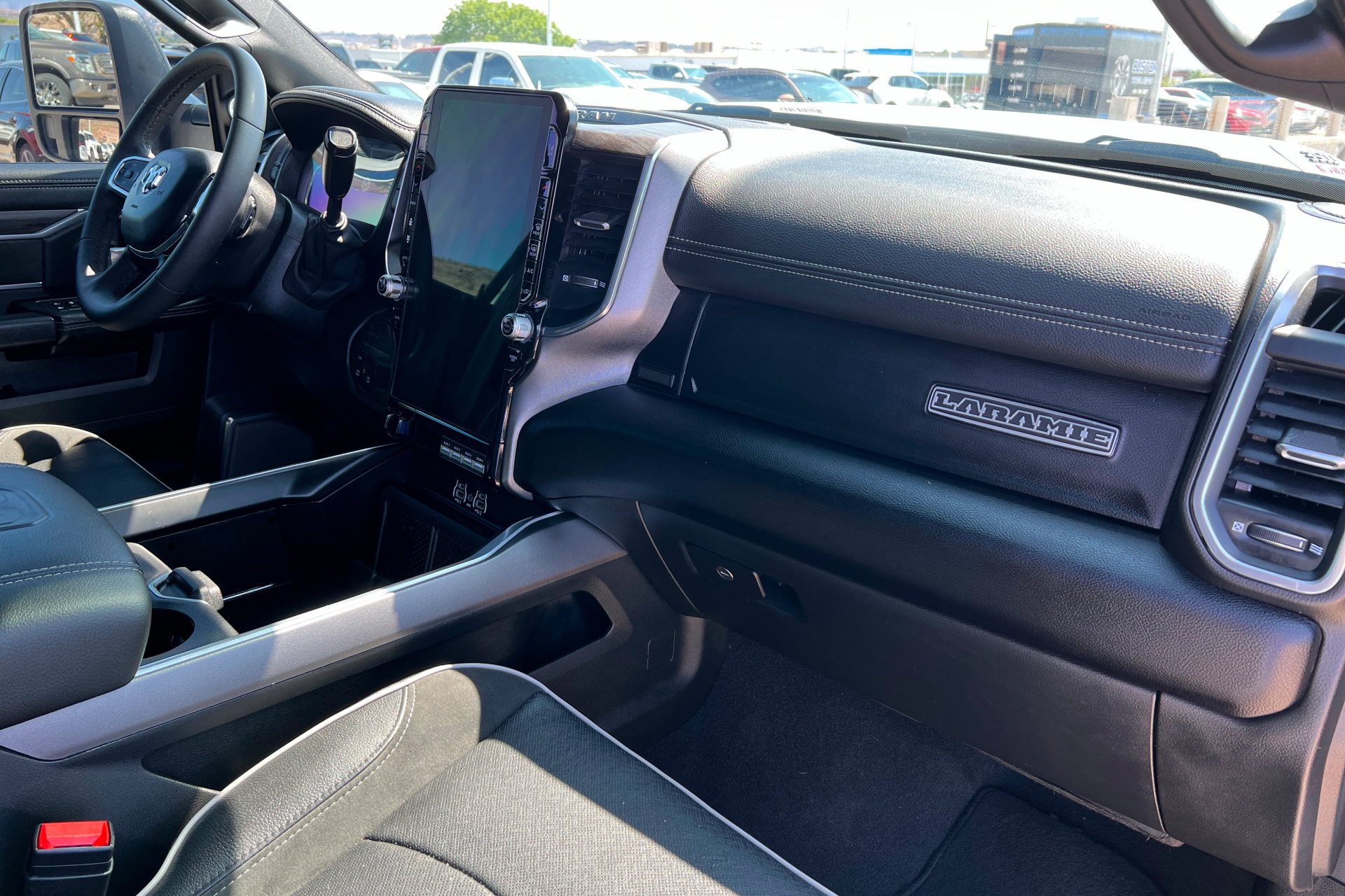 Used 2025 RAM 3500 Laramie AWD/4WD image 23