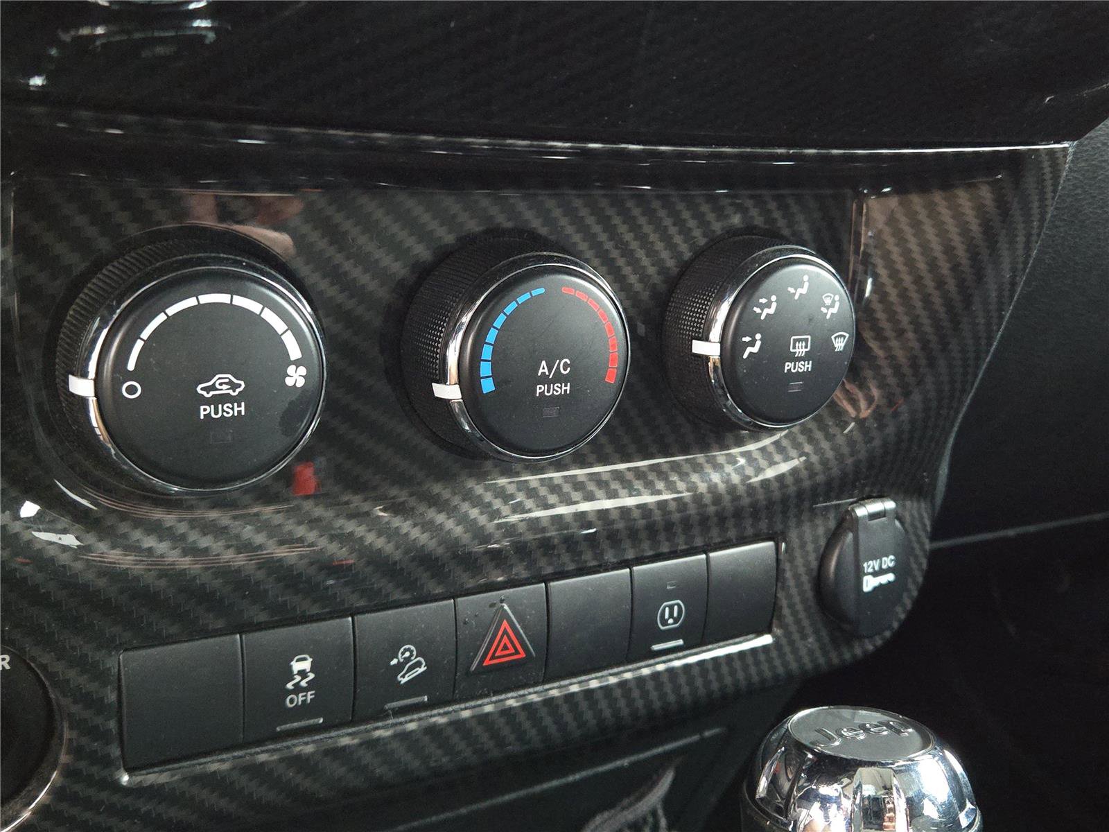 Used 2017 Jeep Wrangler Unlimited Sahara w/ Connectivity Group image 9