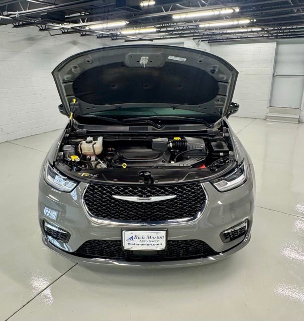 Used 2025 Chrysler Pacifica Select image 30