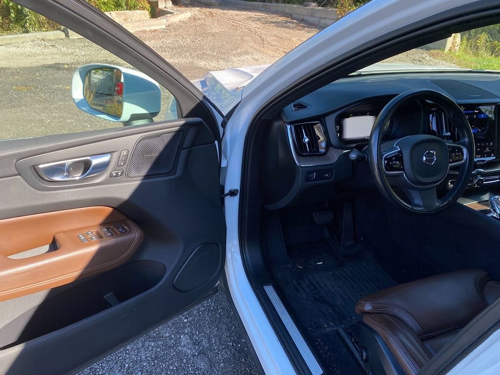Used 2022 Volvo XC60 B5 Inscription w/ Climate Package image 10