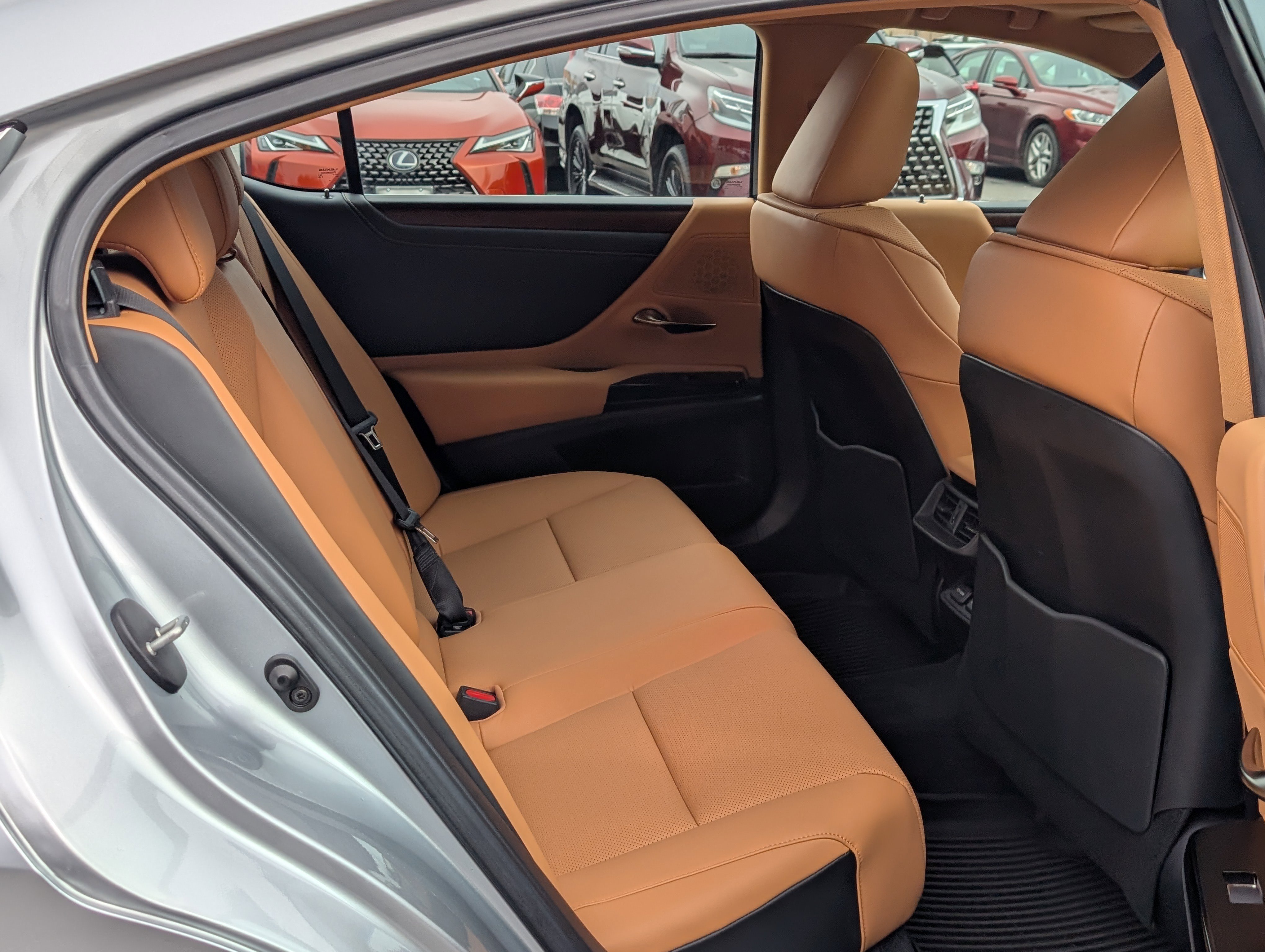 Certified 2024 Lexus ES 350 w/ Premium Package image 12