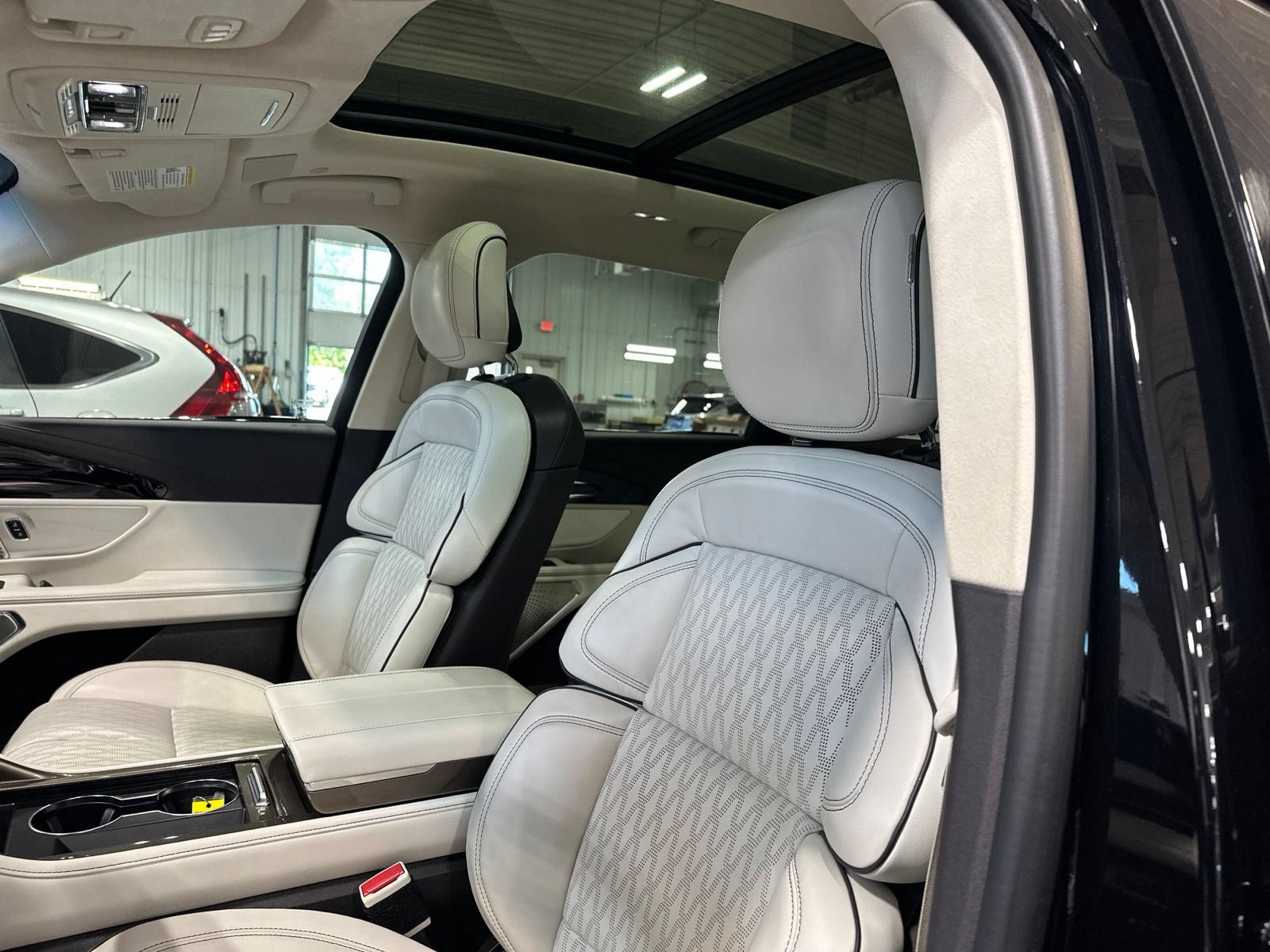 Used 2024 Lincoln Nautilus Black Label w/ Jet Appearance Package (87T) AWD/4WD image 13