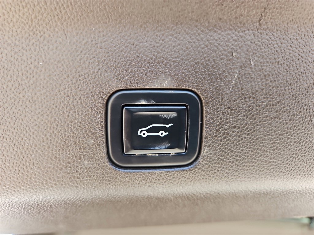 Used 2022 Chevrolet Tahoe LT w/ LT Signature Plus Package image 17