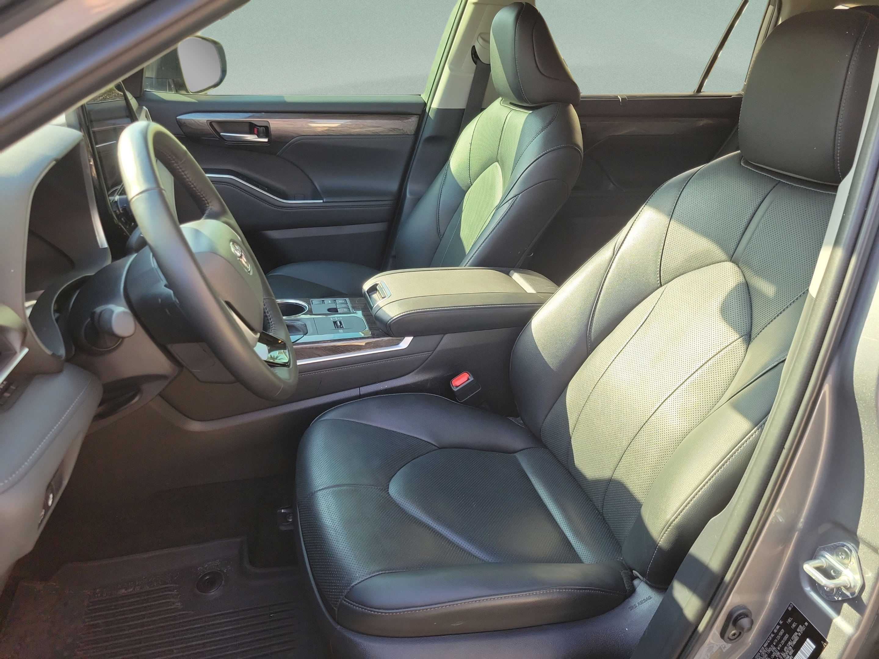 Certified 2025 Toyota Highlander Limited FWD image 10