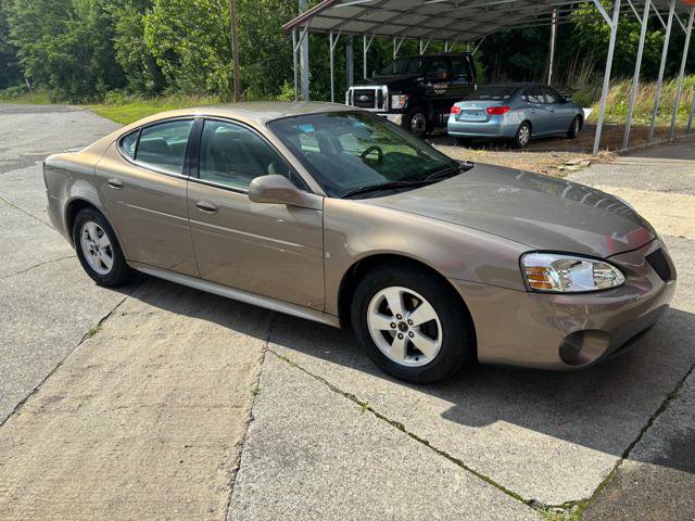 Used 2006 Pontiac Grand Prix w/ Preferred Package FWD image 2