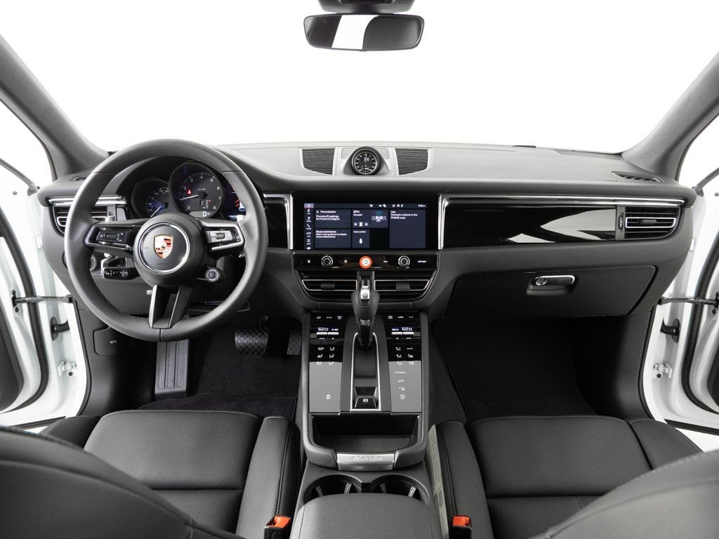 Certified 2026 Porsche Macan AWD/4WD image 19