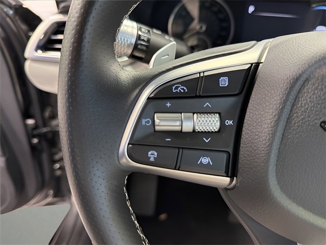 Used 2025 Genesis G70 2.5T image 16