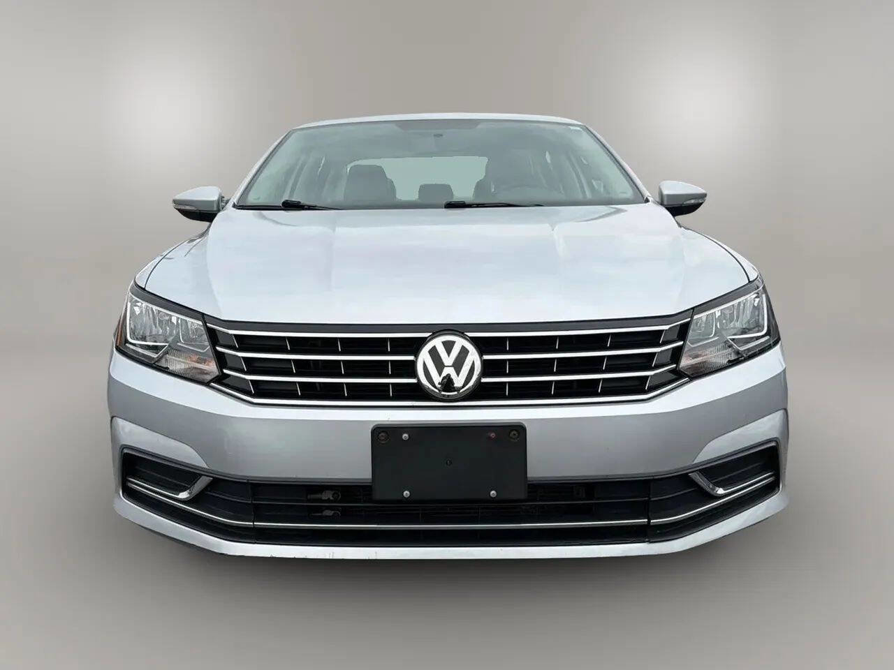 Used 2016 Volkswagen Passat 1.8T SE FWD image 2