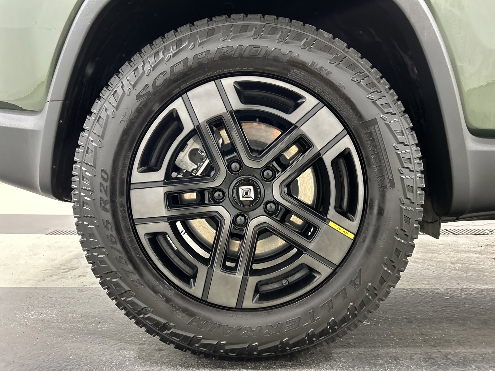 Used 2024 Rivian R1S Adventure AWD/4WD image 12