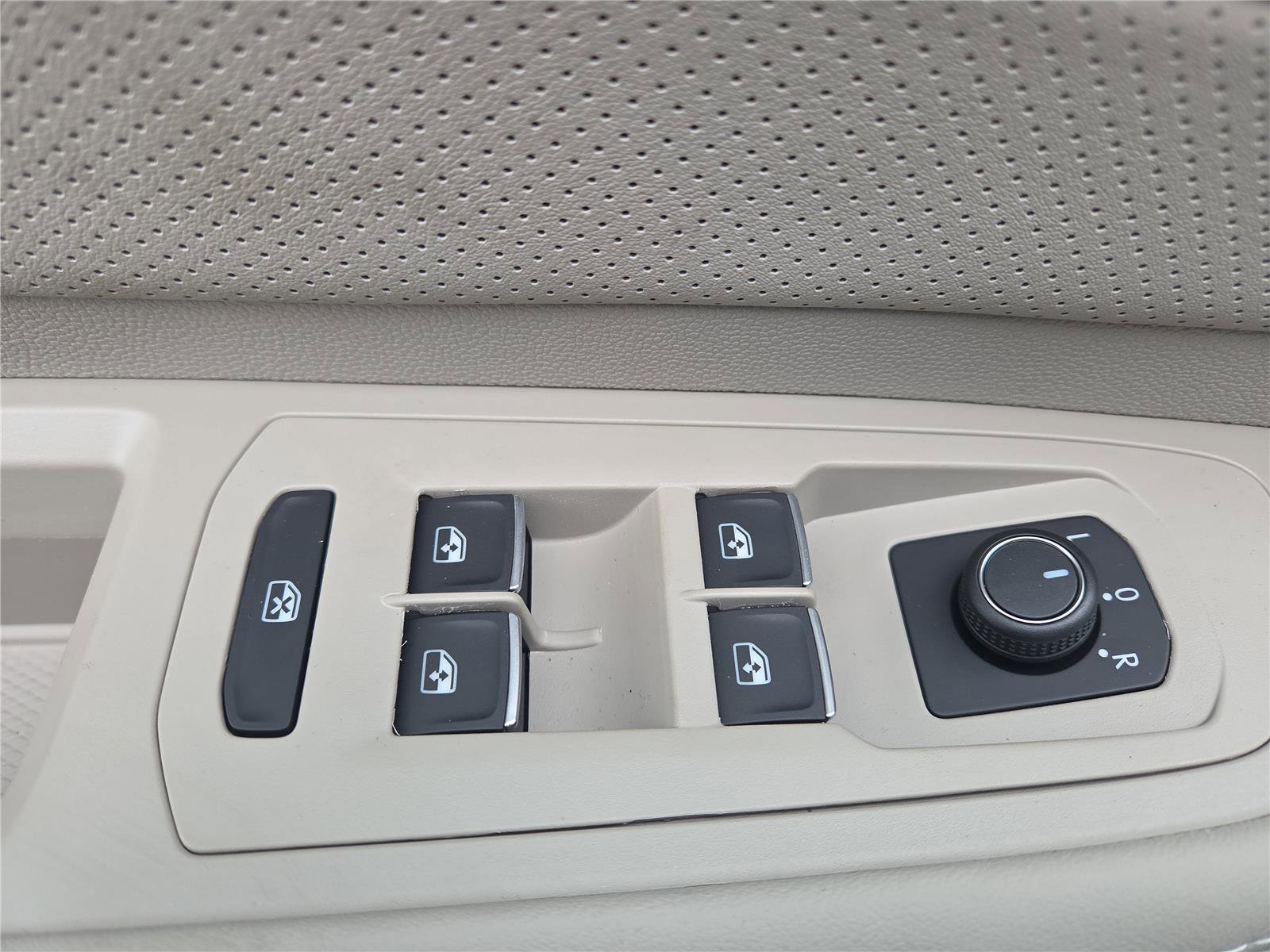 New 2026 Volkswagen Atlas SE image 13