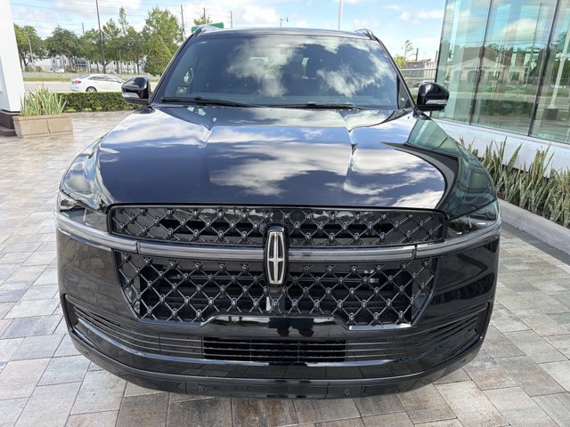 New 2026 Lincoln Navigator Reserve w/ Jet Appearance Package AWD/4WD image 6