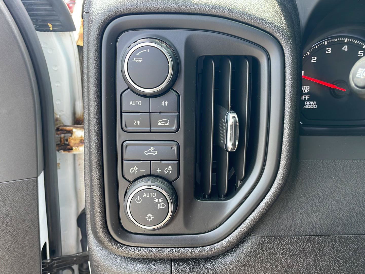 Used 2024 Chevrolet Silverado 1500 W/T w/ WT Value Package AWD/4WD image 12