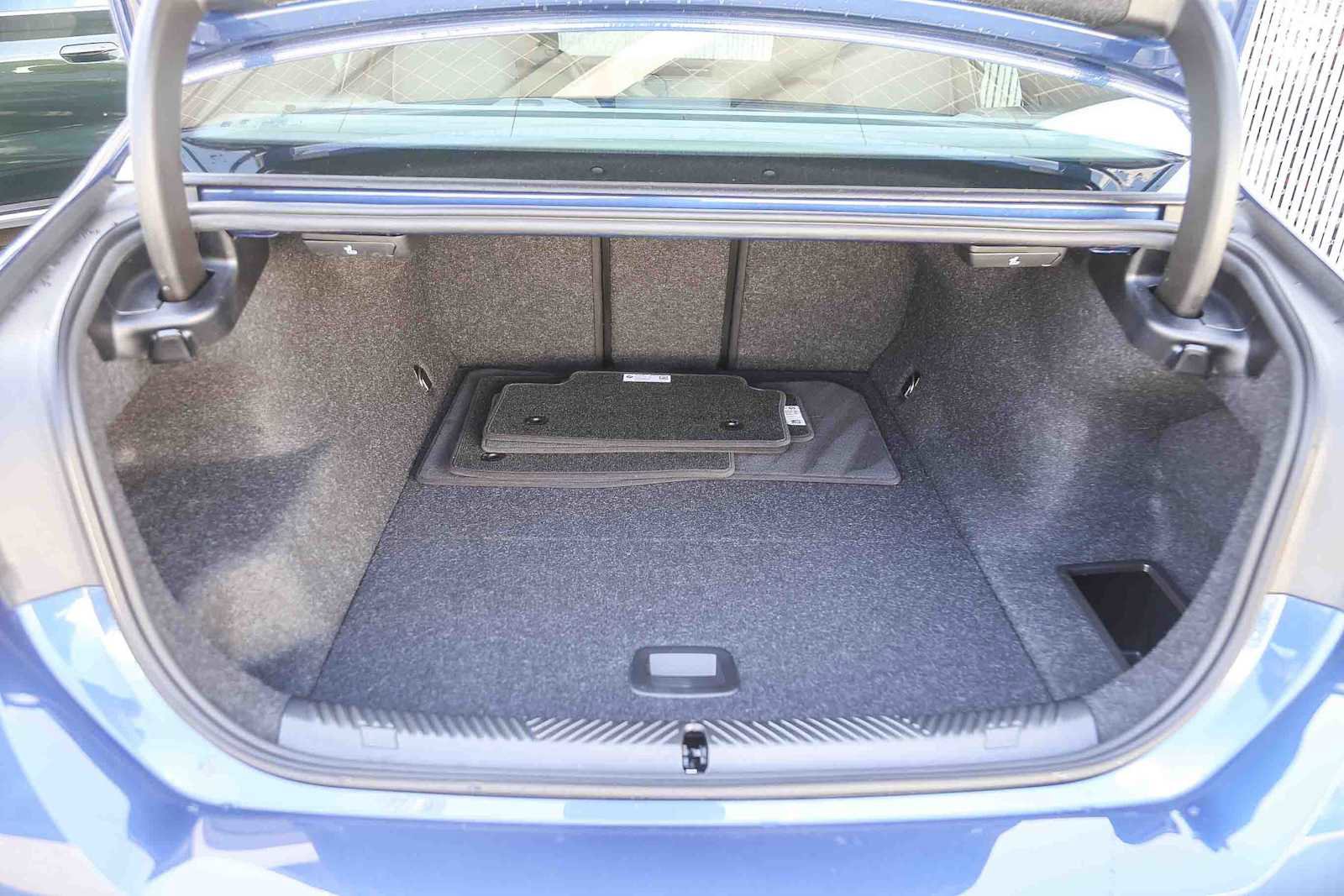 Used 2025 BMW i5 M60 w/ Executive Package image 22