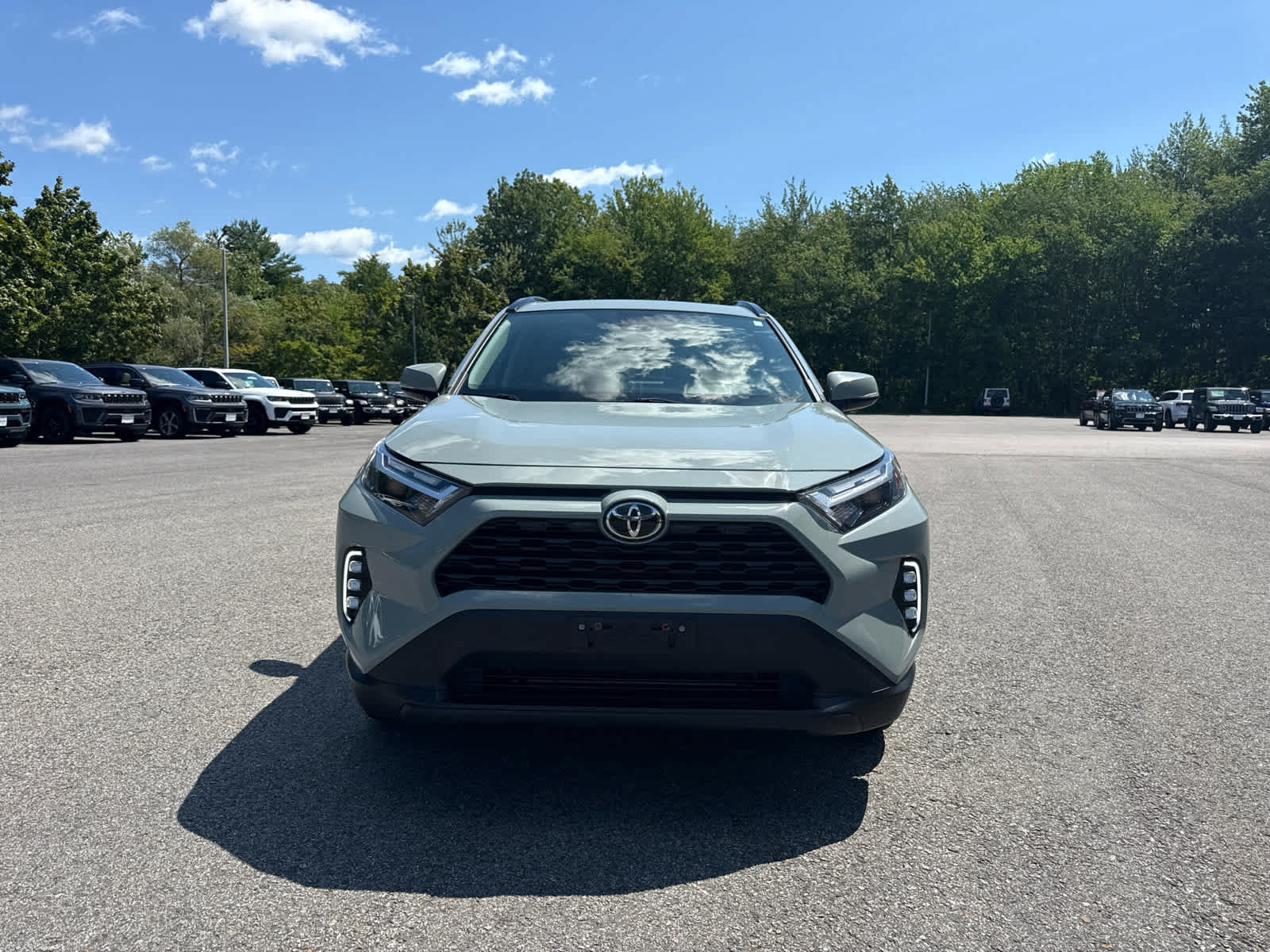 Used 2022 Toyota RAV4 XLE w/ Convenience Package AWD/4WD image 3