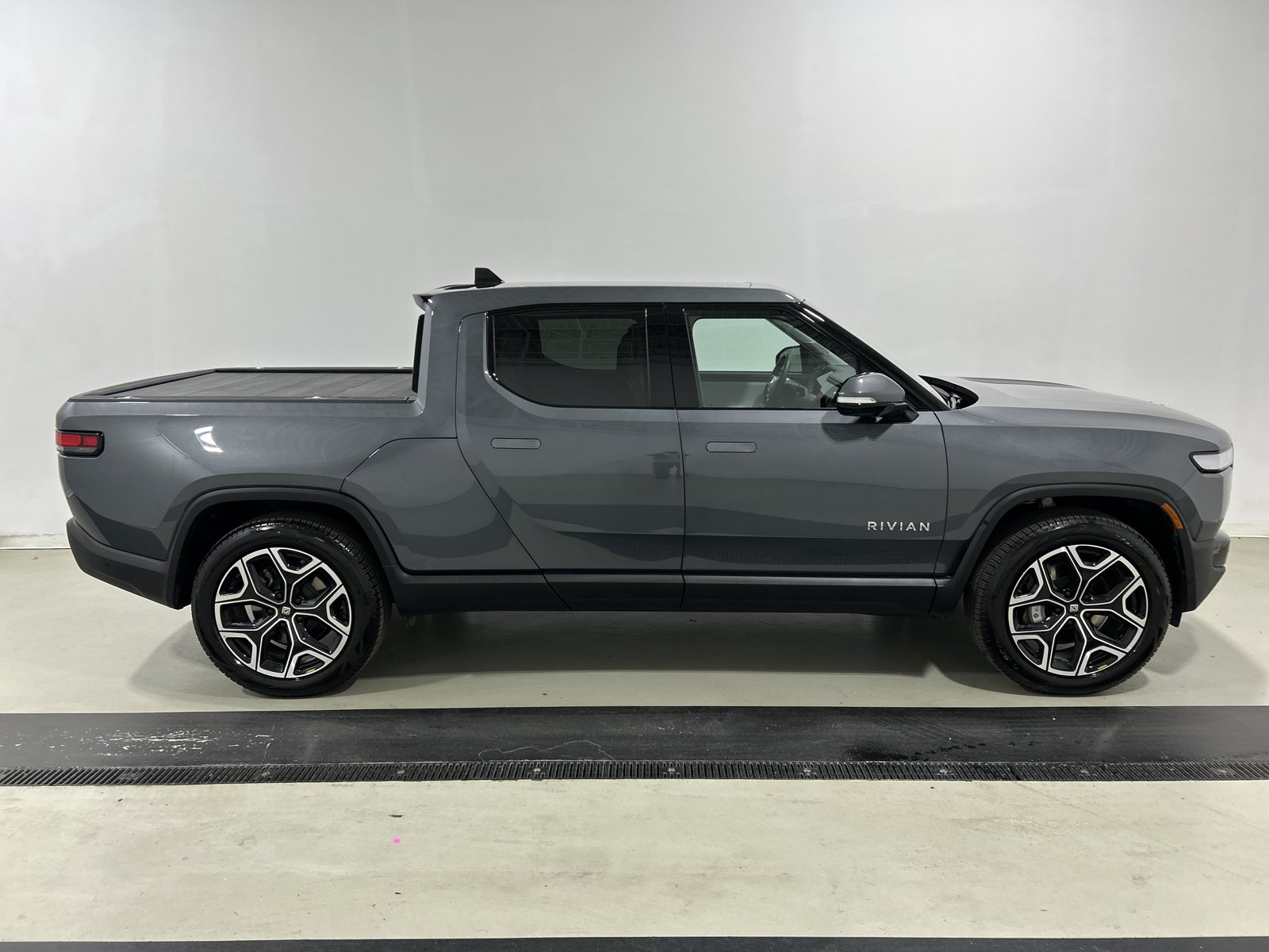 Used 2023 Rivian R1T Adventure AWD/4WD image 2