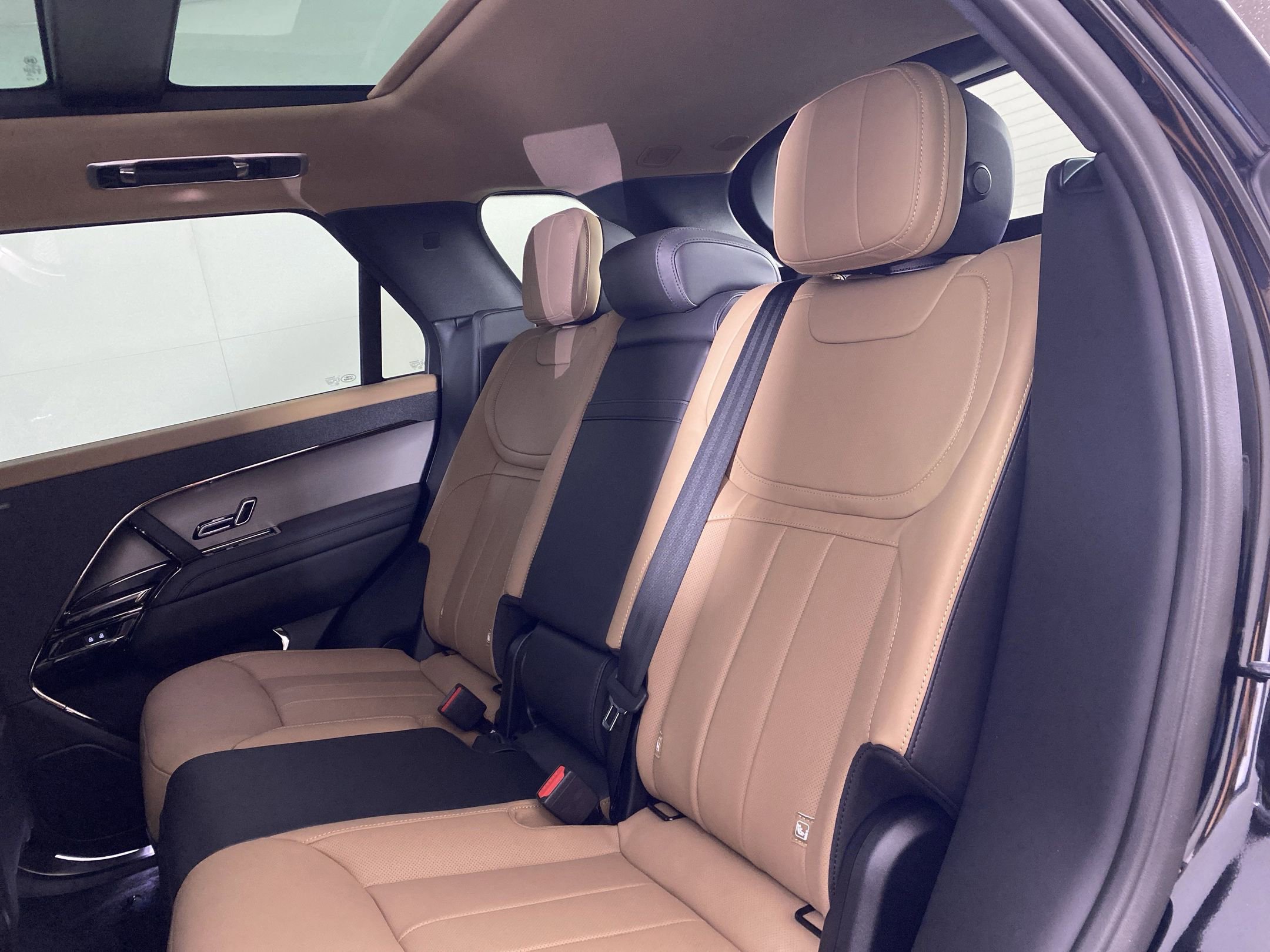 New 2025 Land Rover Range Rover Sport Dynamic SE image 18