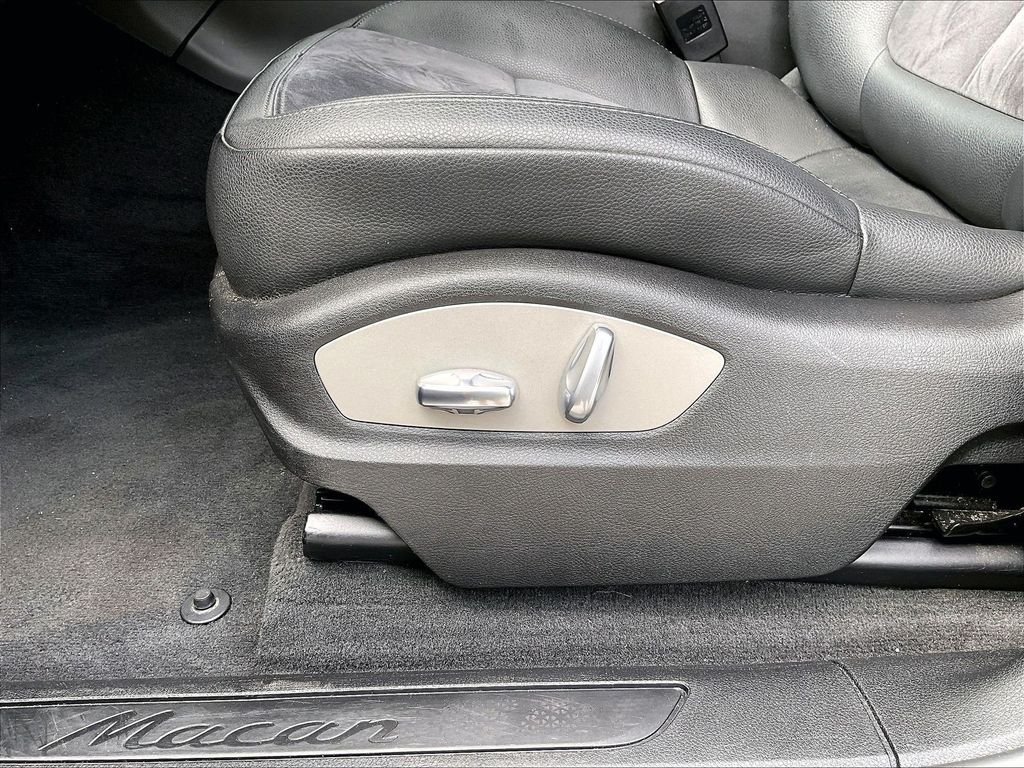 Used 2018 Porsche Macan AWD/4WD image 27