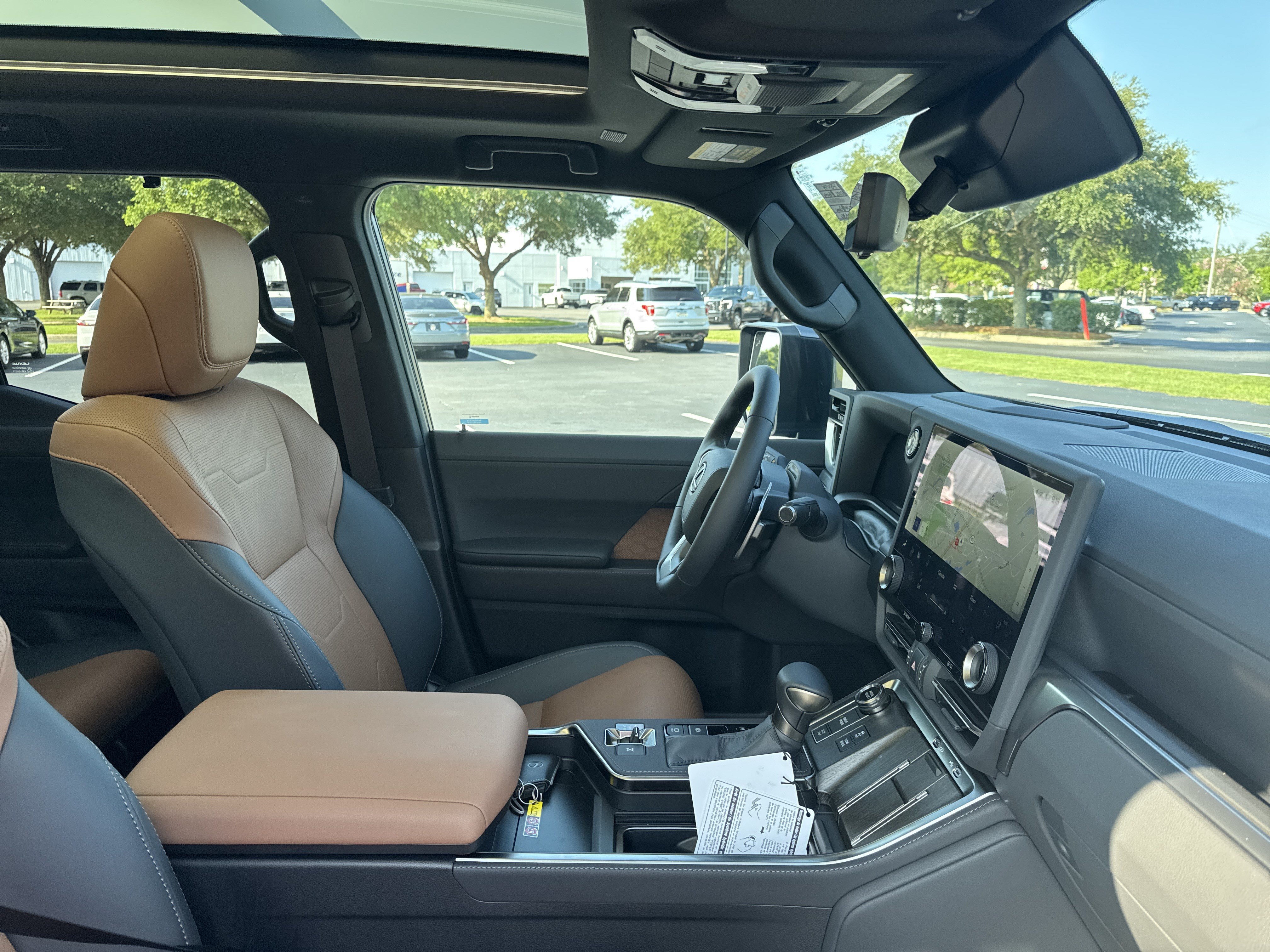 Used 2026 Lexus GX 550 w/ Accessory Package (2T) AWD/4WD image 35