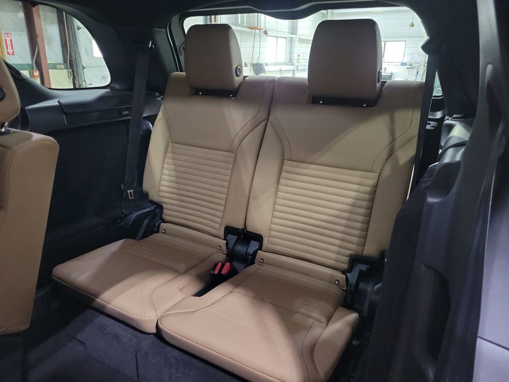 New 2026 Land Rover Discovery Limited Edition image 27