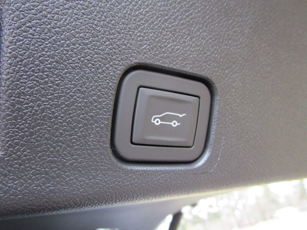 New 2026 GMC Acadia Denali w/ Super Cruise Package image 17