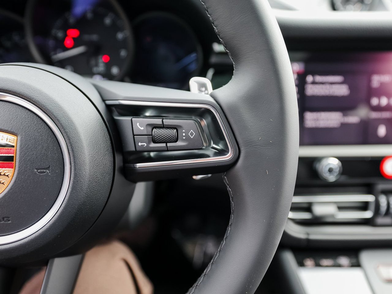 Certified 2026 Porsche Macan AWD/4WD image 16
