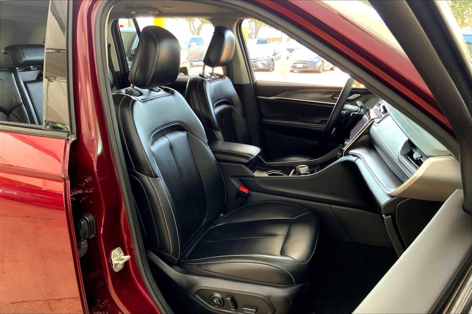 Used 2024 Jeep Grand Cherokee Limited image 8