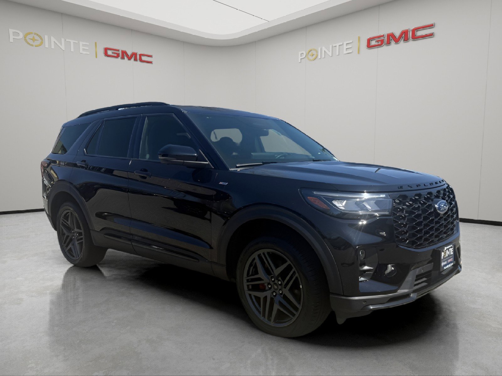 Used 2025 Ford Explorer ST-Line w/ ST-Line Street Pack image 1