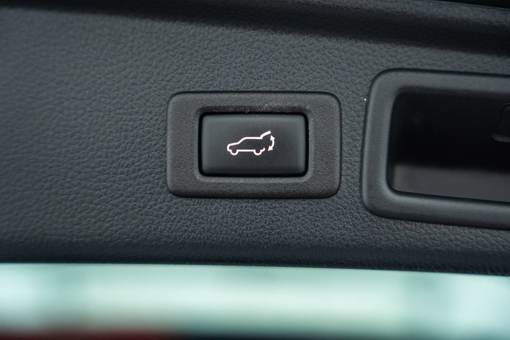 Used 2018 Subaru Forester 2.5i Limited AWD/4WD image 12