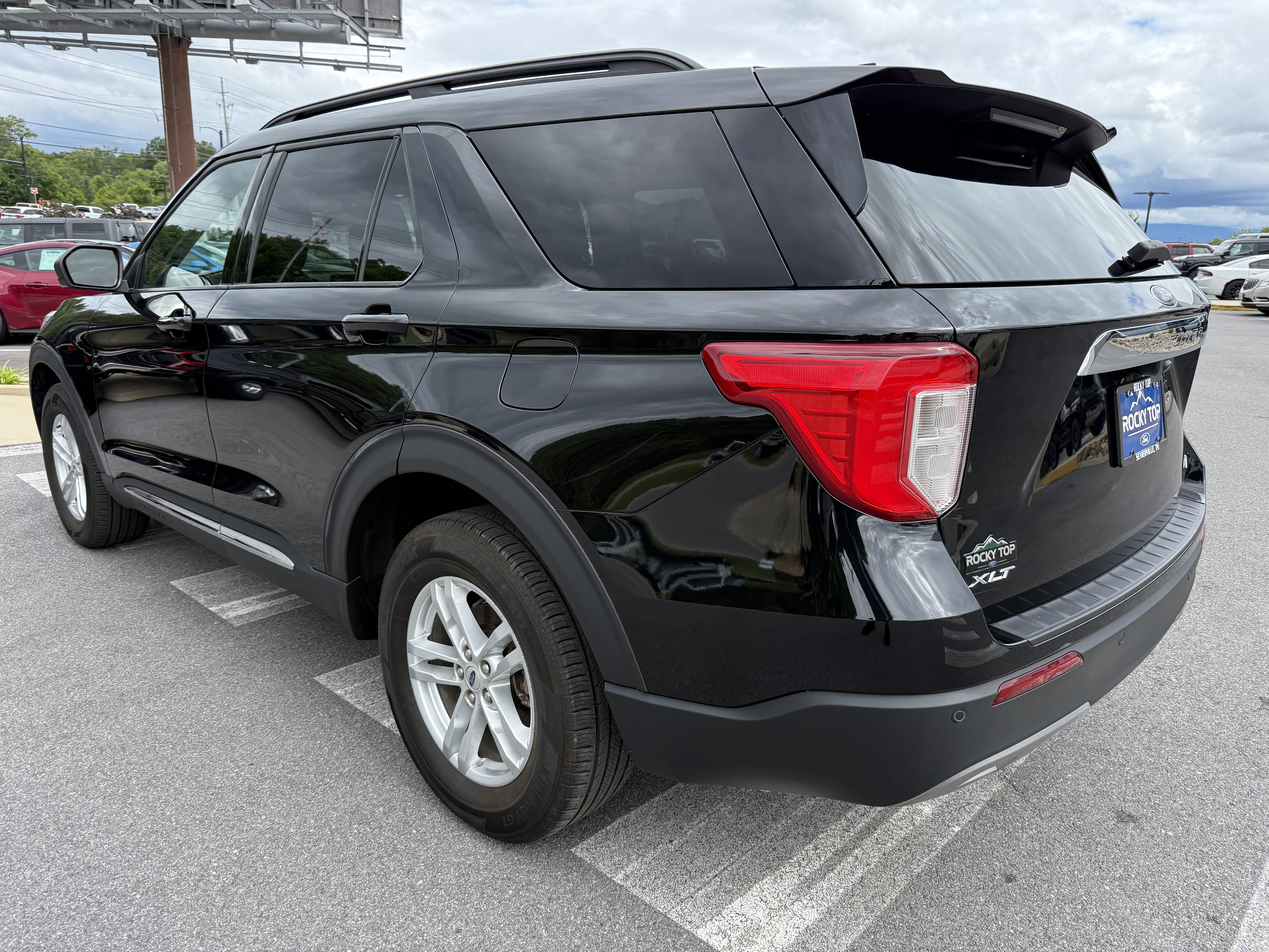 Used 2023 Ford Explorer XLT w/ Equipment Group 202A AWD/4WD image 7