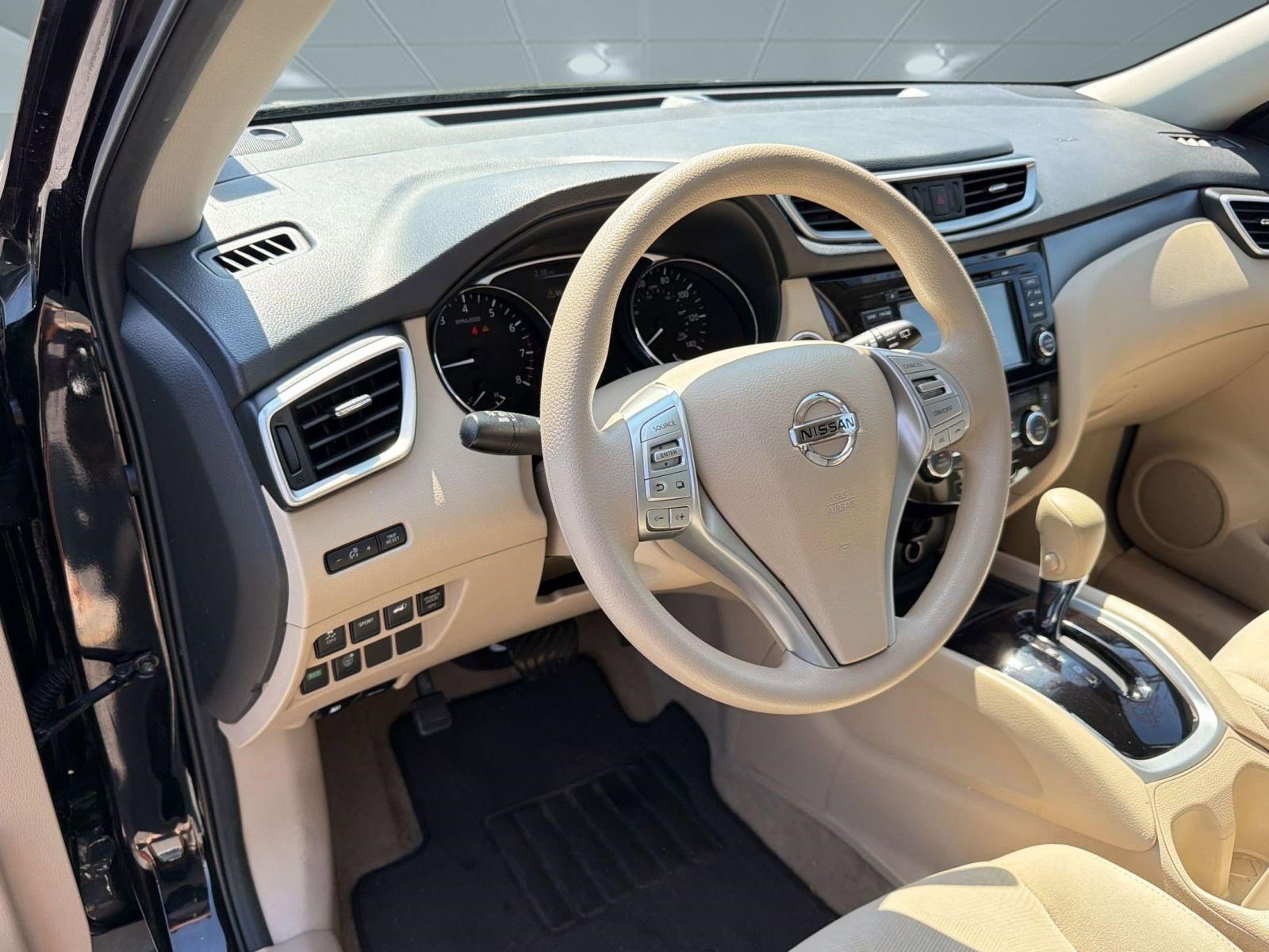 Used 2015 Nissan Rogue SV w/ SV Premium Package image 4