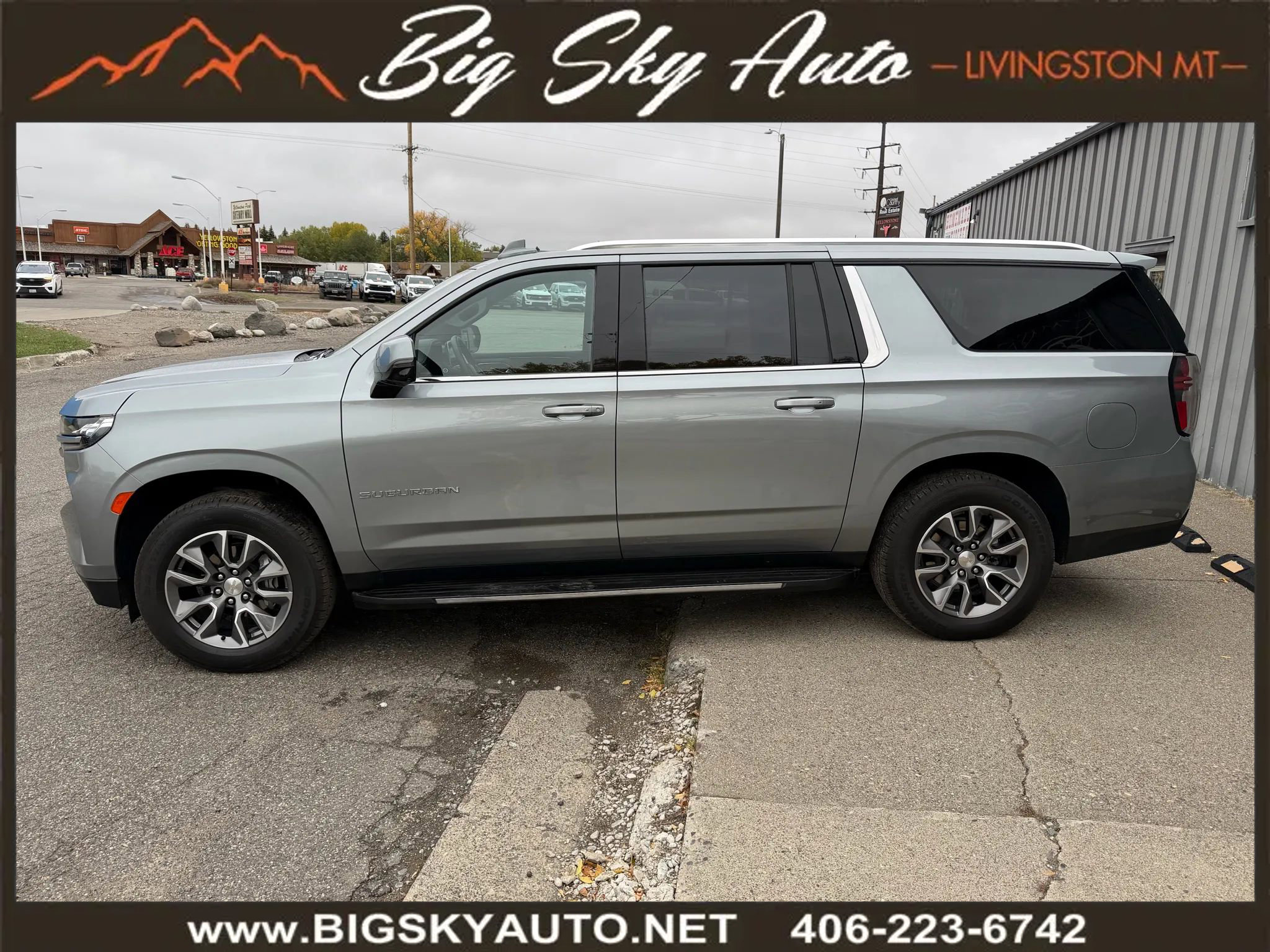 Used 2024 Chevrolet Suburban LT image 4