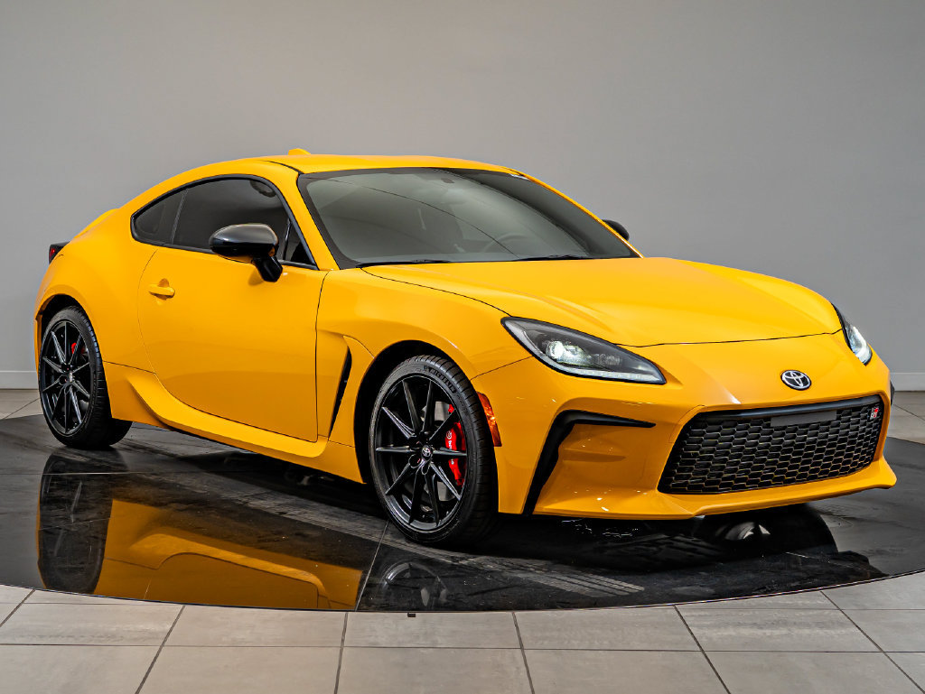 Used 2026 Toyota GR86 YUZU Limited RWD image 3