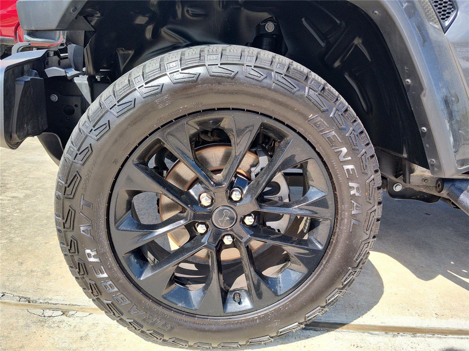 Used 2025 Jeep Gladiator Sport image 11