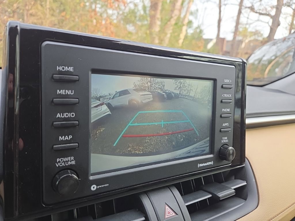 Used 2021 Toyota RAV4 LE image 19