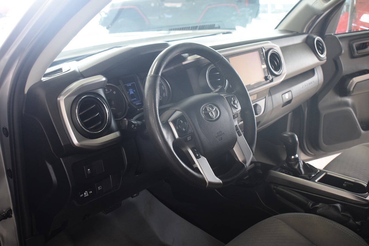 Used 2021 Toyota Tacoma SR5 w/ Technology Package AWD/4WD image 19
