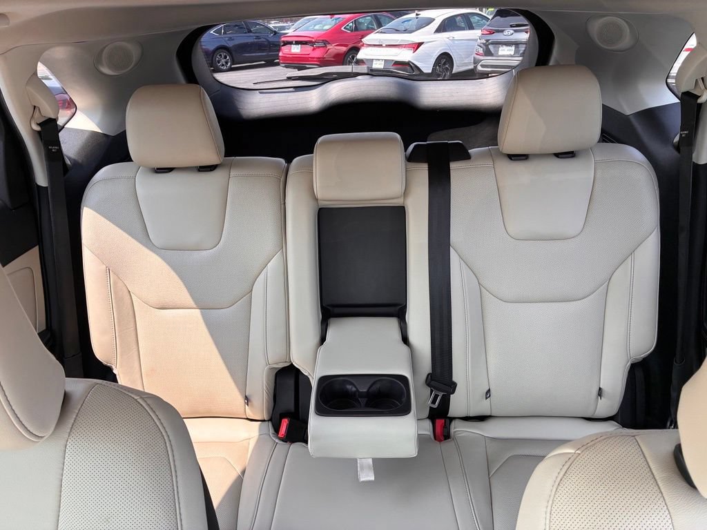 Used 2018 Ford Edge Titanium w/ Equipment Group 302A FWD image 19