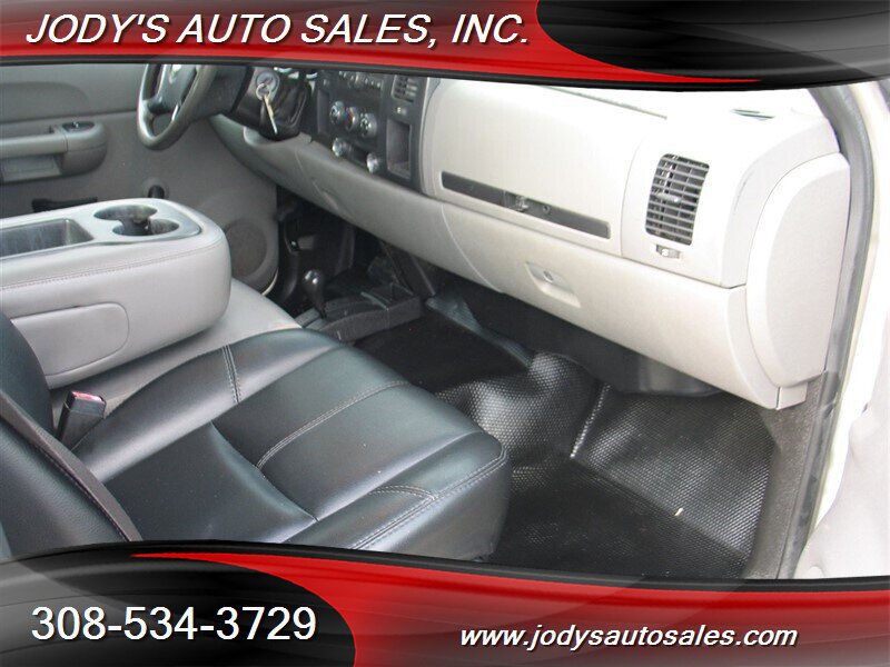 Used 2008 Chevrolet Silverado 3500 W/T AWD/4WD image 14