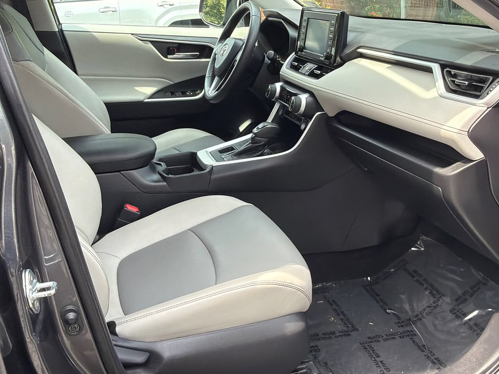 Used 2021 Toyota RAV4 XLE Premium AWD/4WD image 8